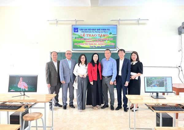 Trường THCS Trung Phú tiếp nhận thiết bị dạy học từ Câu lạc bộ Golf quê choa EU